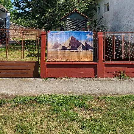 Apartamento Pyramids Piramis Vendeghaz *